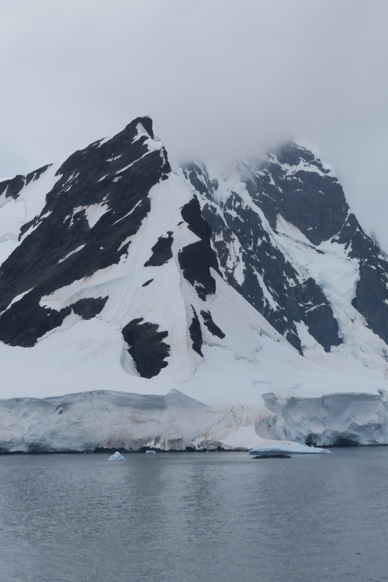 Гора покрытая льдом Антарткида